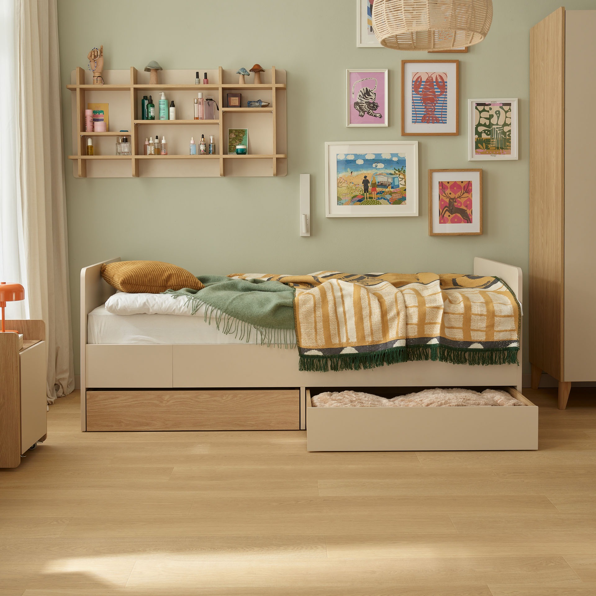abdeckung-fuer-mitwachsendes-kinderbett-muve-zwei-schubladen-im-kinderzimmer