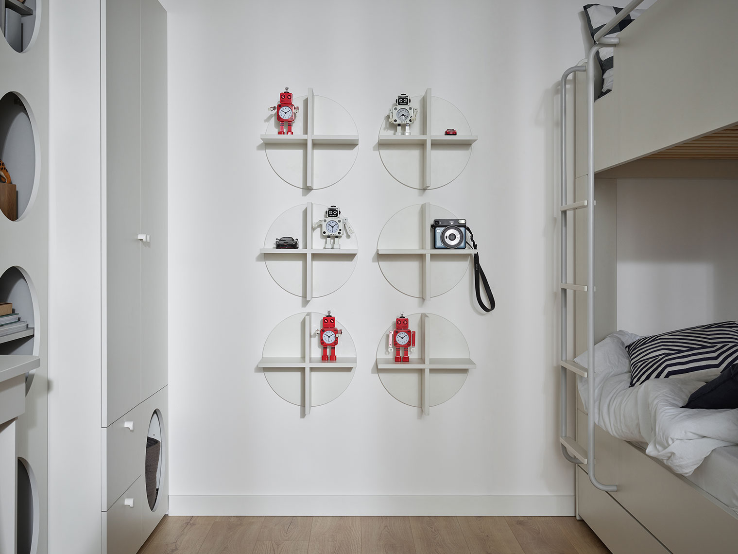 Wandregal Jugendzimmer rund RELI