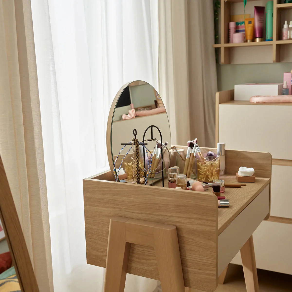 Schminktisch Kinderzimmer mit Spiegel MUVE Spiegel gerade. seitenansicht