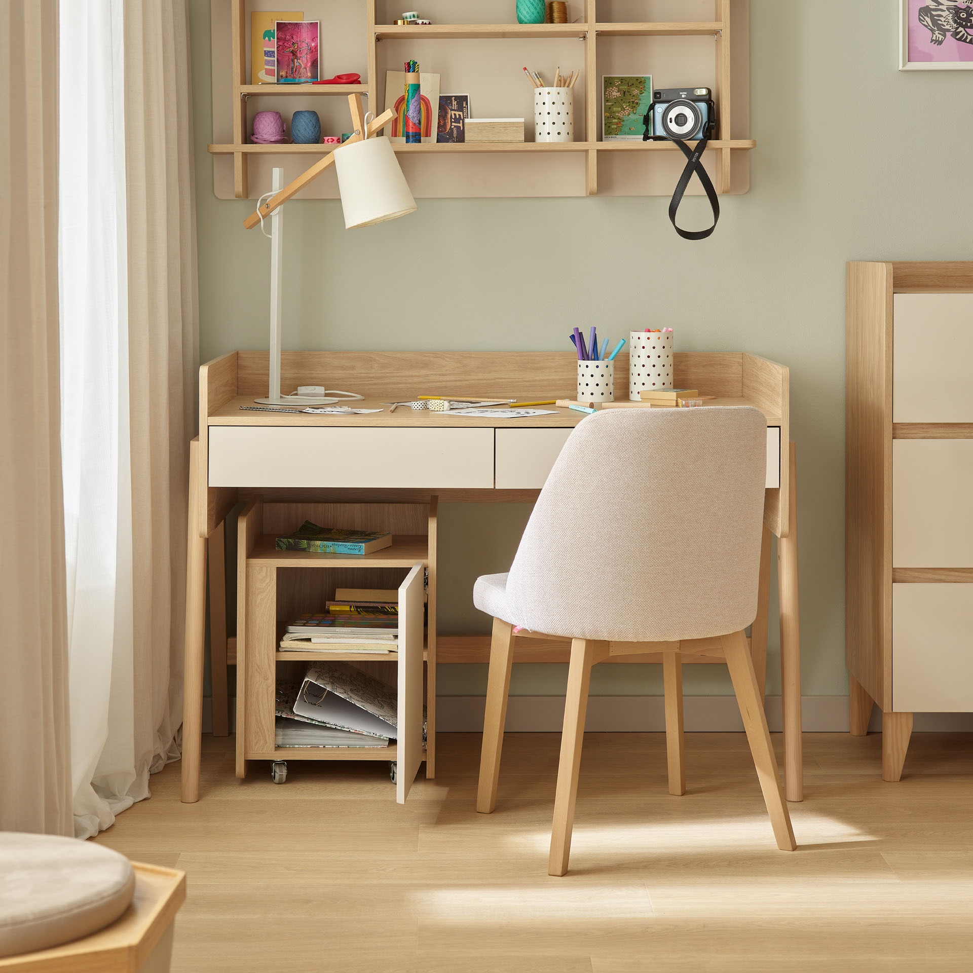 Schreibtisch_Kinderzimmer_Muve_120_höhenverstellbar_Frontansicht_Beige