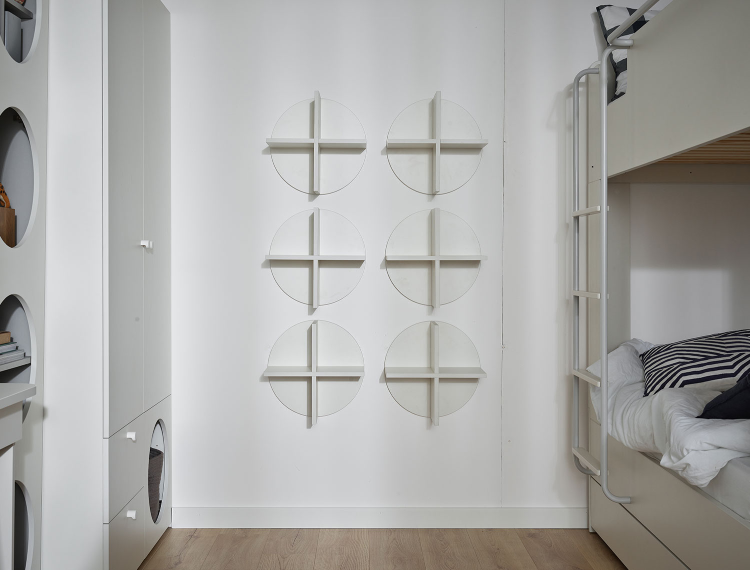 Wandregal Jugendzimmer rund RELI