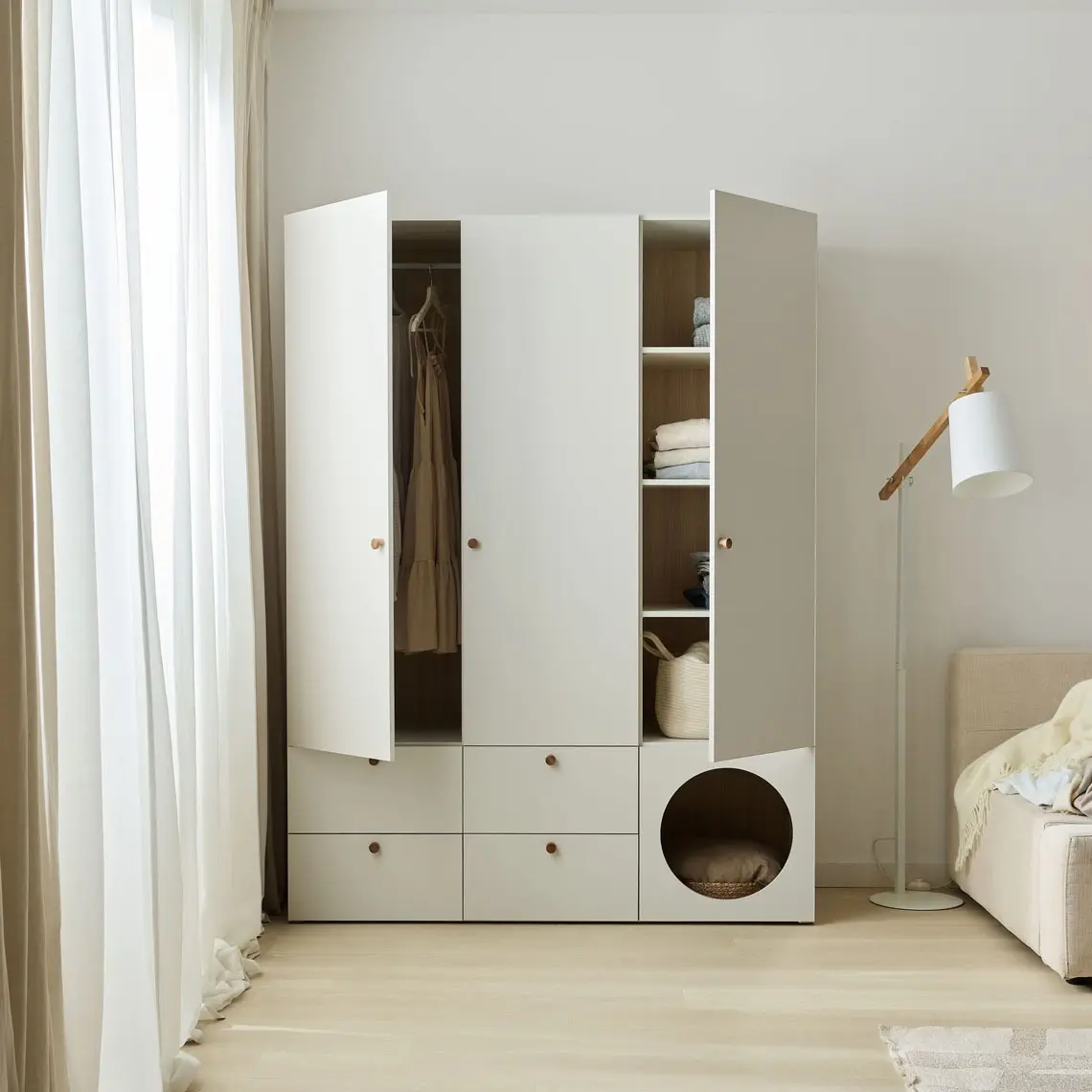 3-tueriger-kleiderschrank-mit-lochdesign