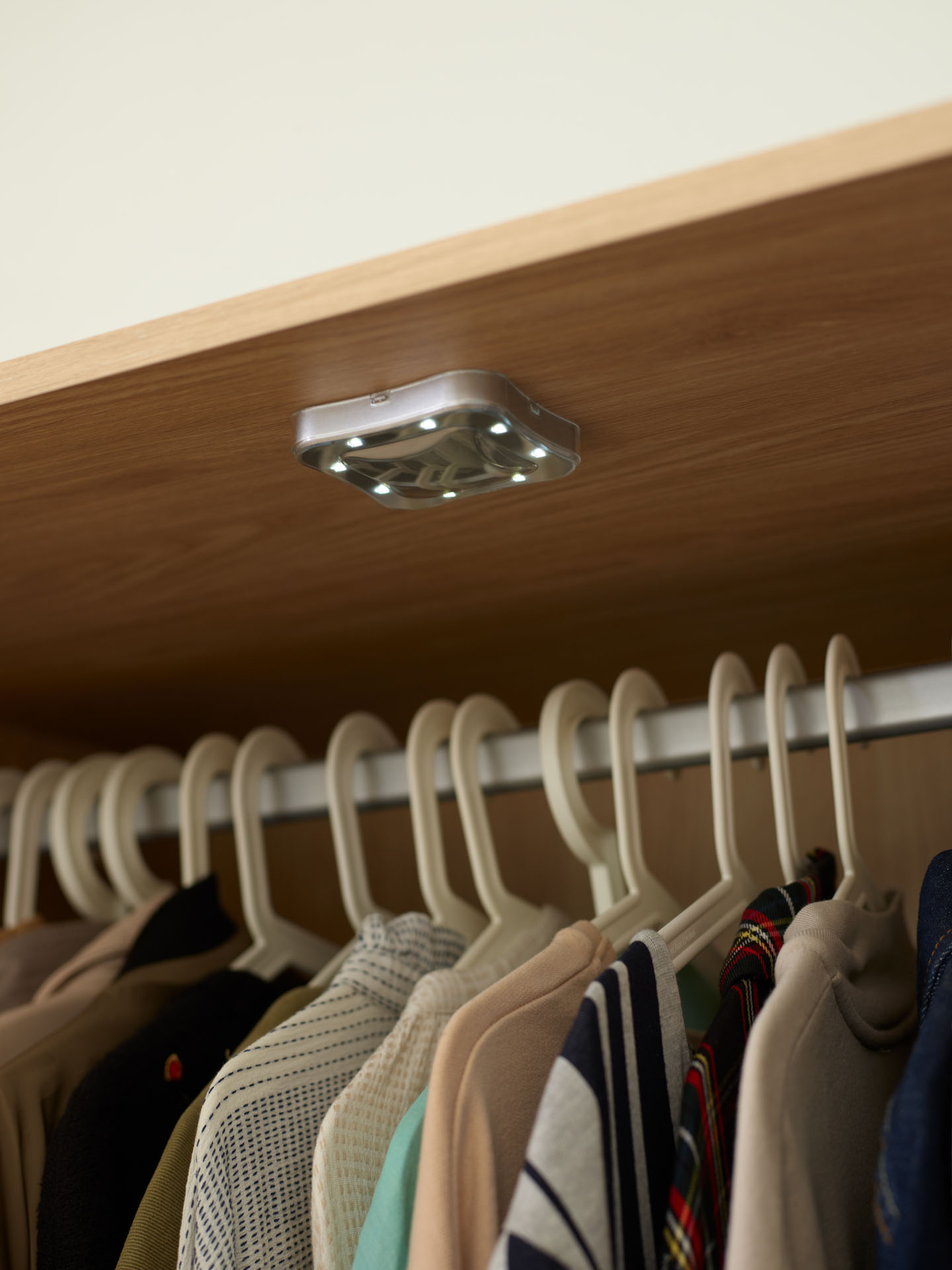 Kleiderschrank Kinderzimmer 3-Türig Muve LED Licht