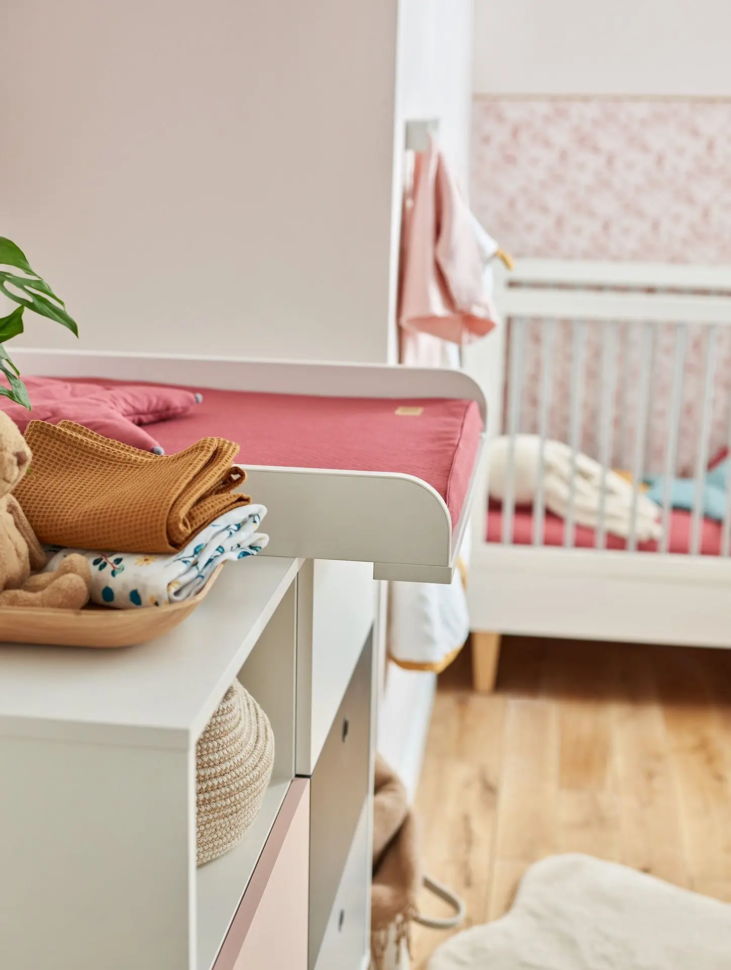Wickelaufsatz auf Jugendzimmer Kommode – Kinderzimmer-Oase