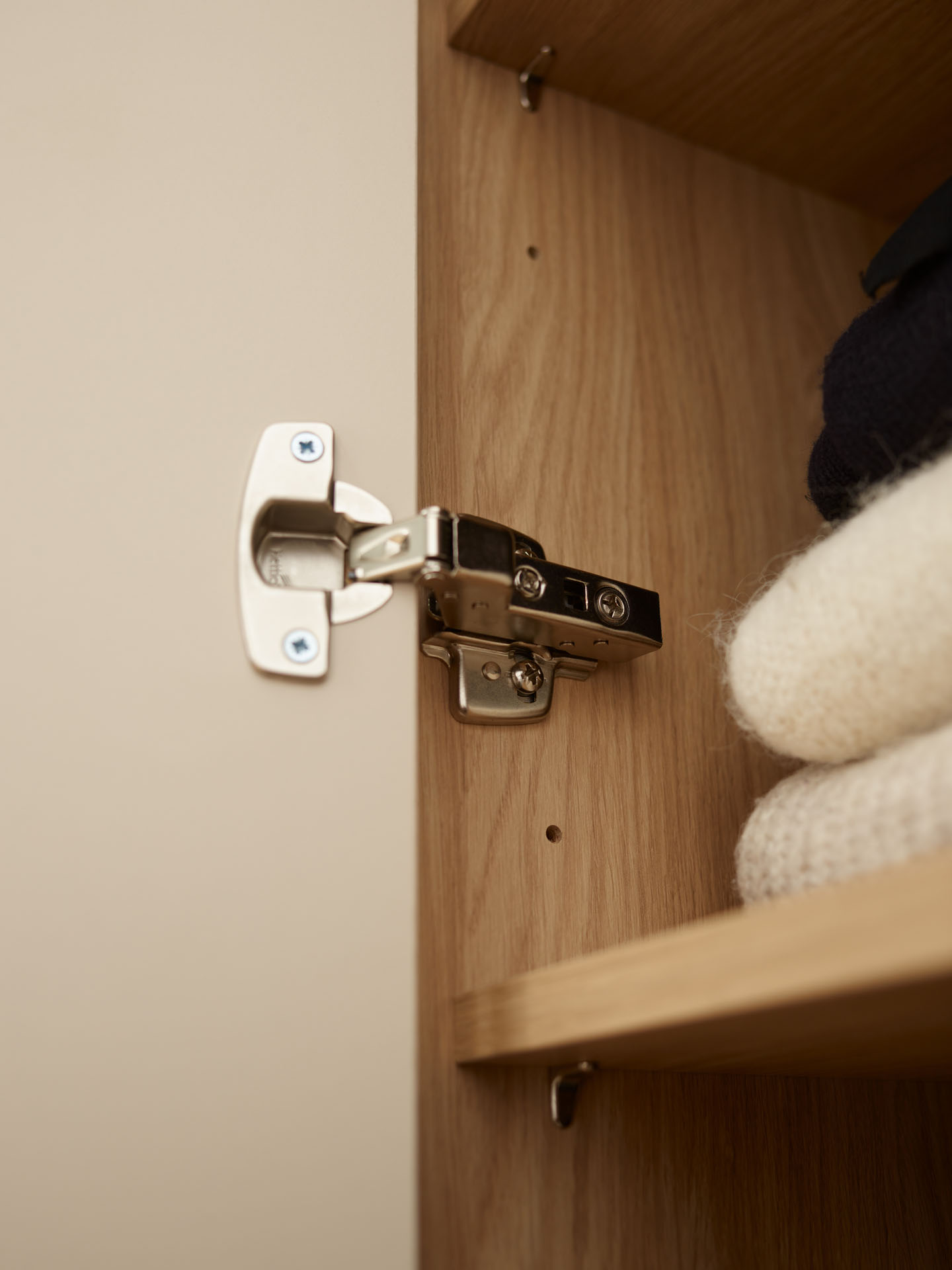 Kleiderschrank Kinderzimmer 3-Türig Muve Beige Scharnier
